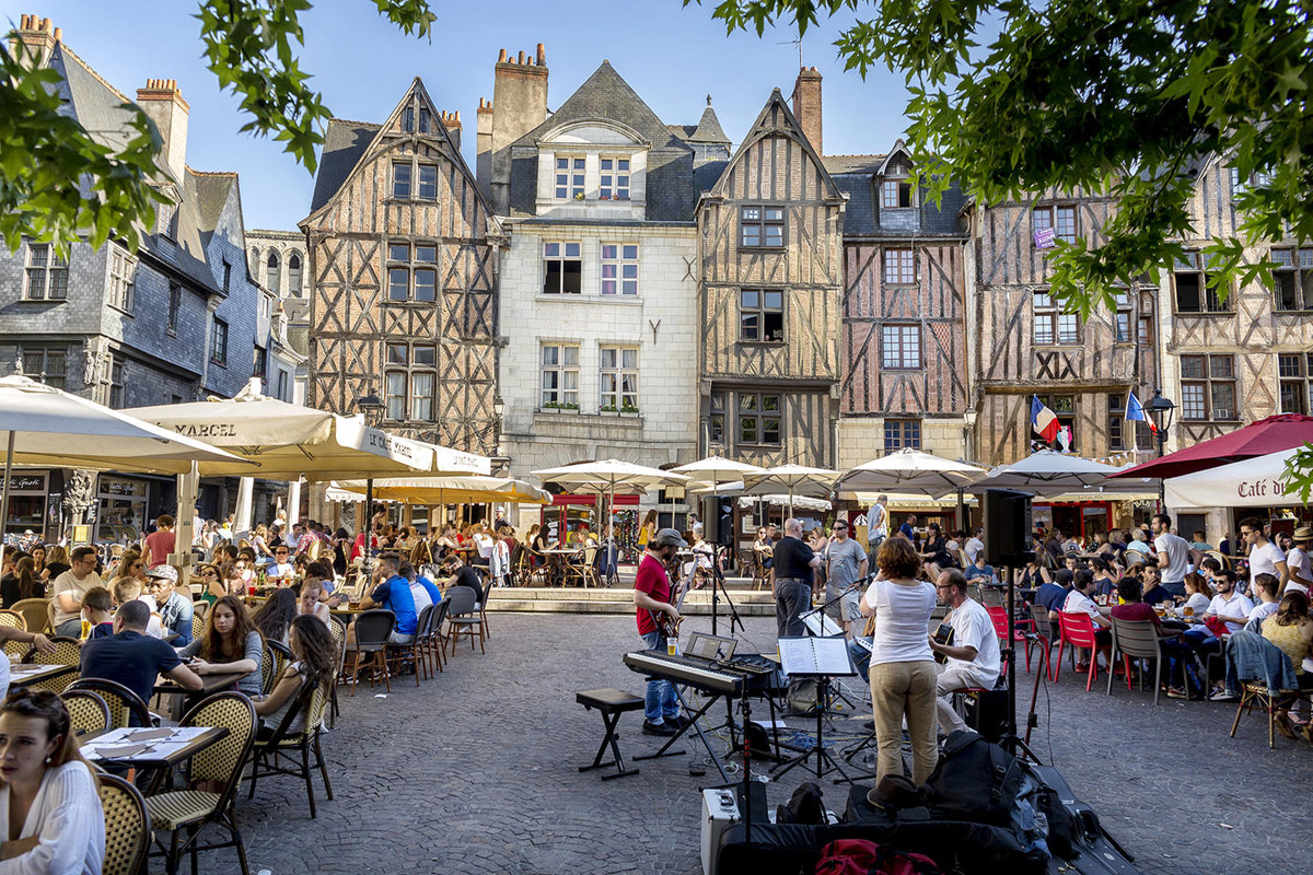 On se forme à Tours ! Plus de 100 formations à Tours.